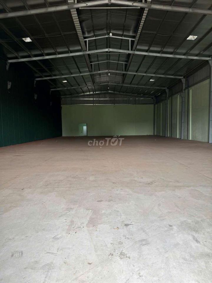 Xưởng Dĩ An 700m đường cont điện 3fa sản xuất  , trần chống nóng  