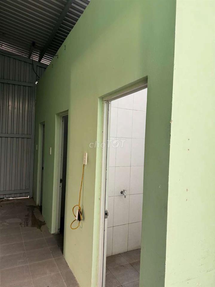 Xưởng Dĩ An 700m đường cont điện 3fa sản xuất  , trần chống nóng  