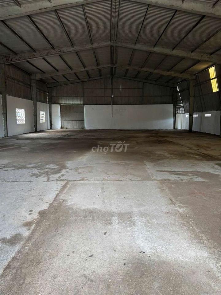 Cho Thuê Xưởng QL13 700m có văn phòng Điện 3 pha Đường Xe Cont