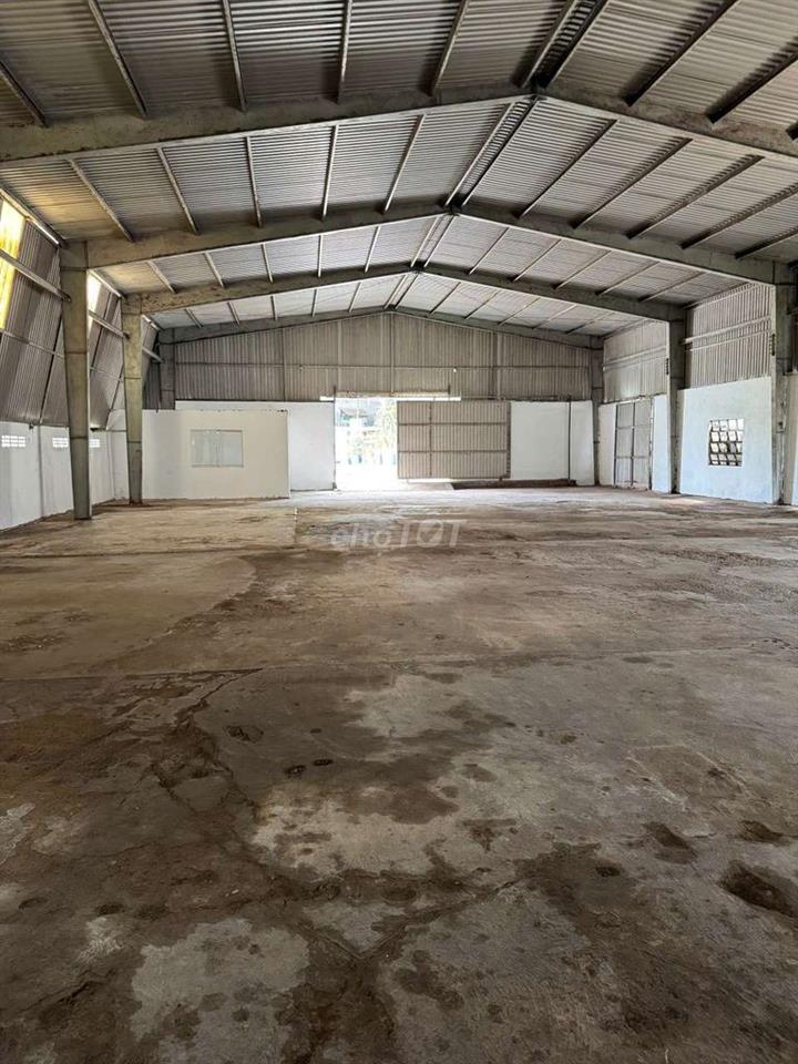 Cho Thuê Xưởng QL13 700m có văn phòng Điện 3 pha Đường Xe Cont