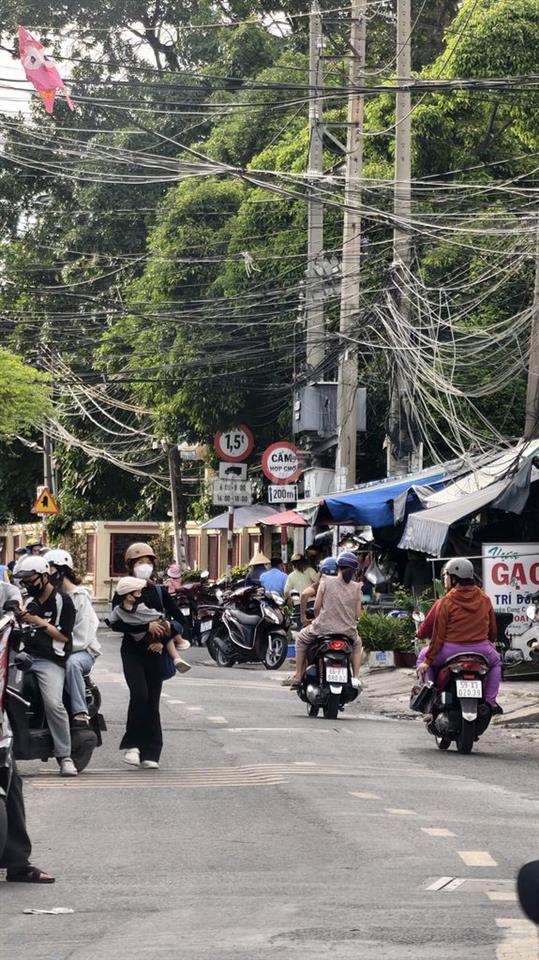 Mặt tiền kinh doanh + 2P riêng biệt - Sát chợ 20m