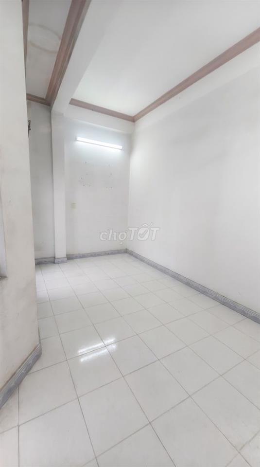 Mặt tiền kinh doanh + 2P riêng biệt - Sát chợ 20m