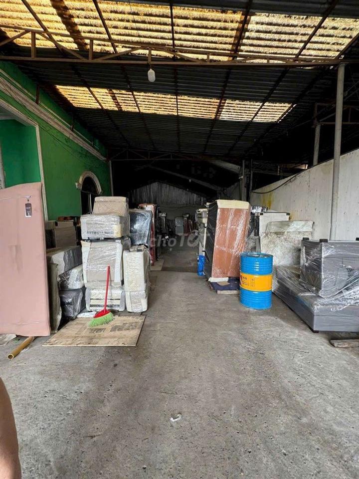 Xưởng Dĩ An gần Sài Gòn 1100m 30tr Đường Cont