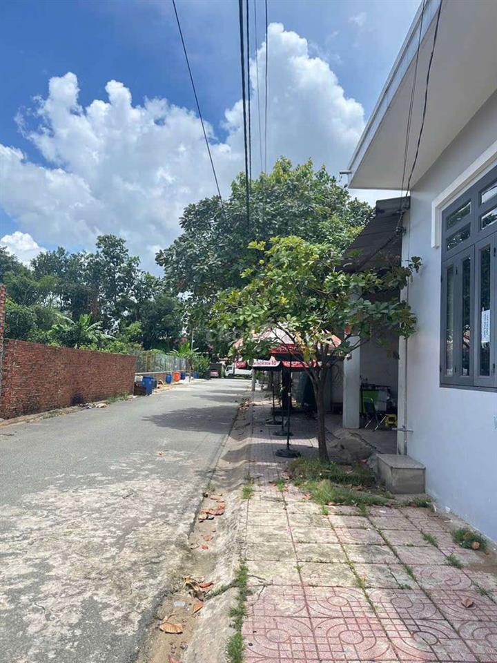 cho thuê nhà vừa ở vừa làm kho dt lớn tân hạnh gần ngã tư bình trị