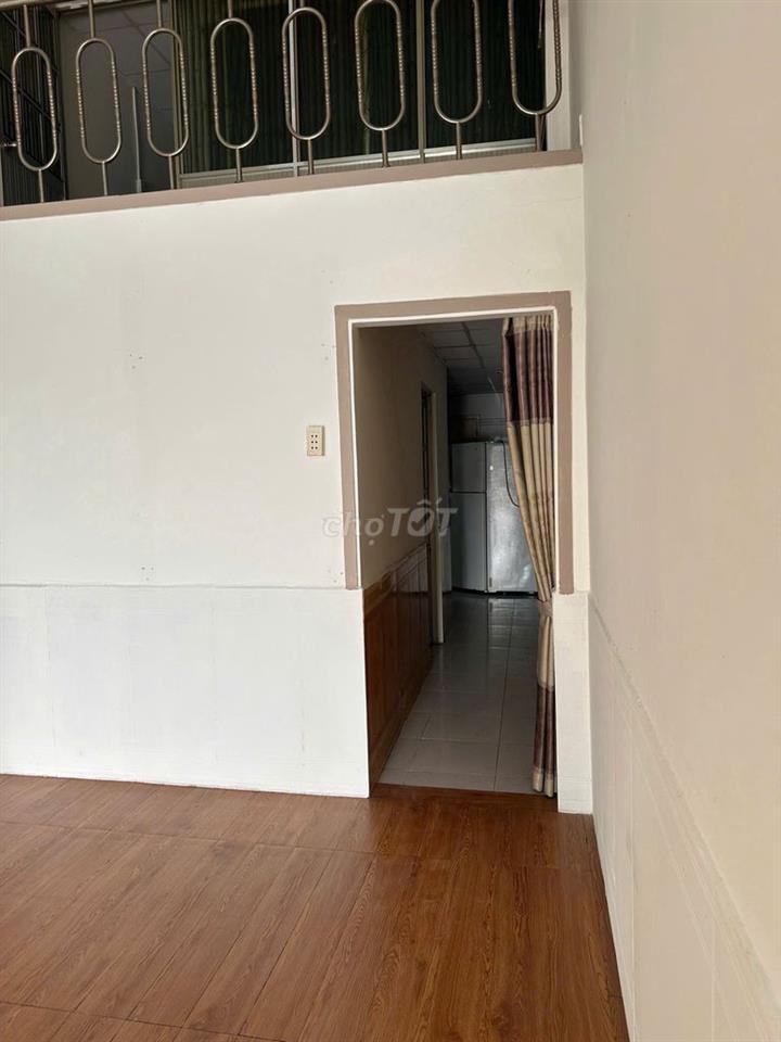 Cho thuê MB Kinh doanh, Gần Phạm Văn Đồng, 14tr/ tháng