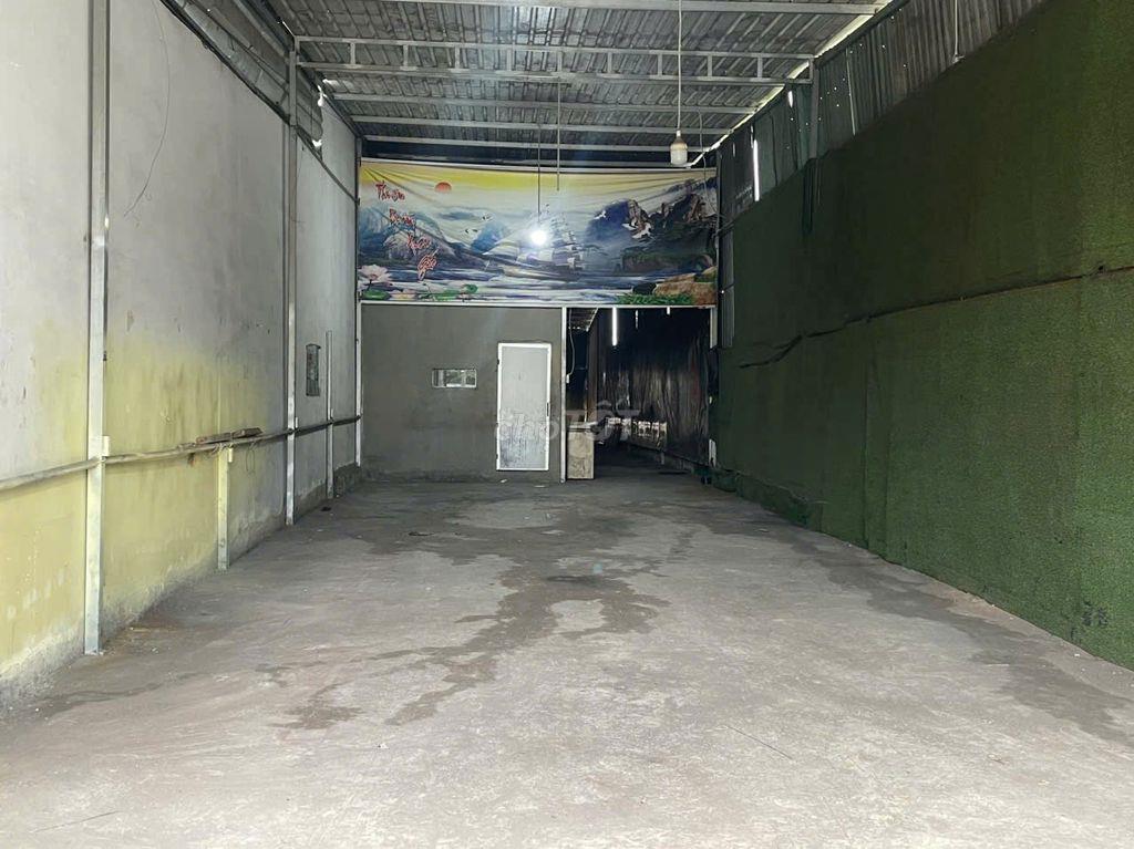 Cho thuê MB kinh doanh ĐT 743, 5,5 x 43m, Giá 10tr