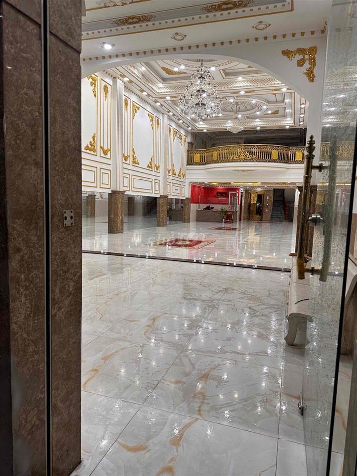 cho thuê mặt bằng toà 8 lầu,1600m2