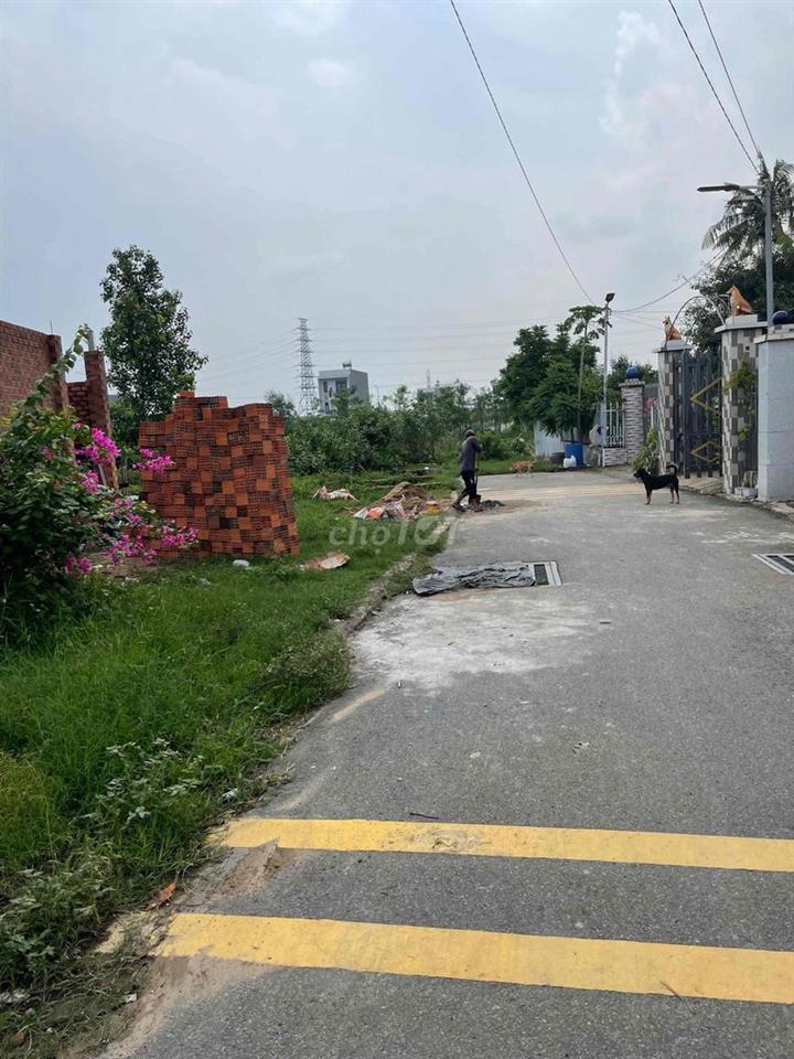 cần Bán lô đất đường nhựa. gần ngã 4 Bình trị. gần chợ. gần UBND phườg
