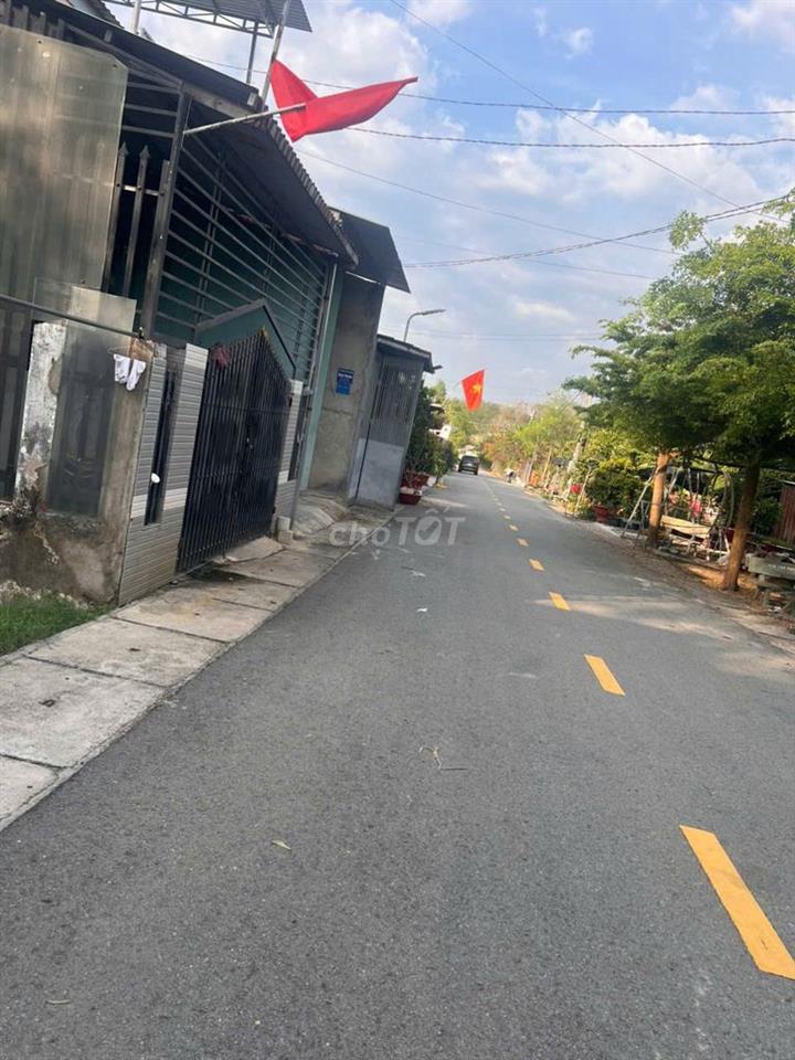 Bán đất mặt tiền đường nhựa 8m gần DT742, thành phố mới Bình Dương