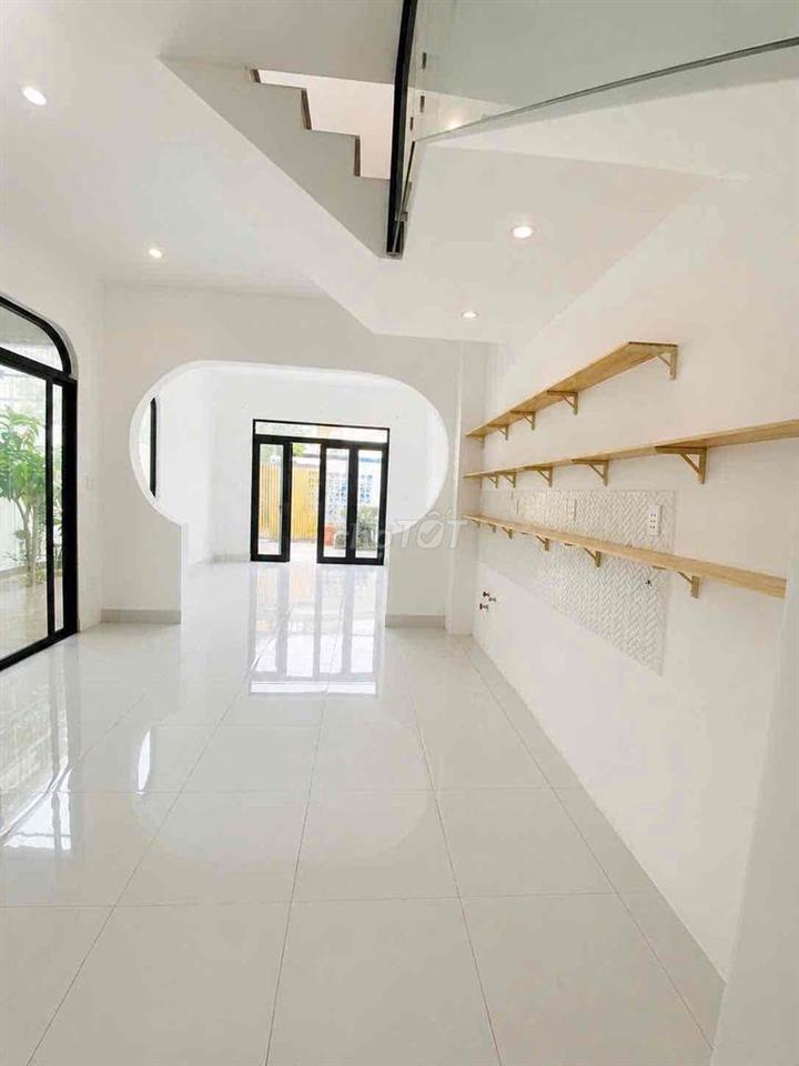 bán gấp nhà hẻm Lê Hồng Phong