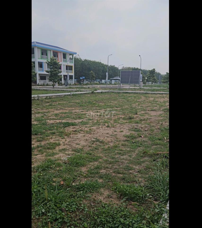 Tôi  bán lô đất đẹp gần công viên - khu nhà ở Thăng Long house
