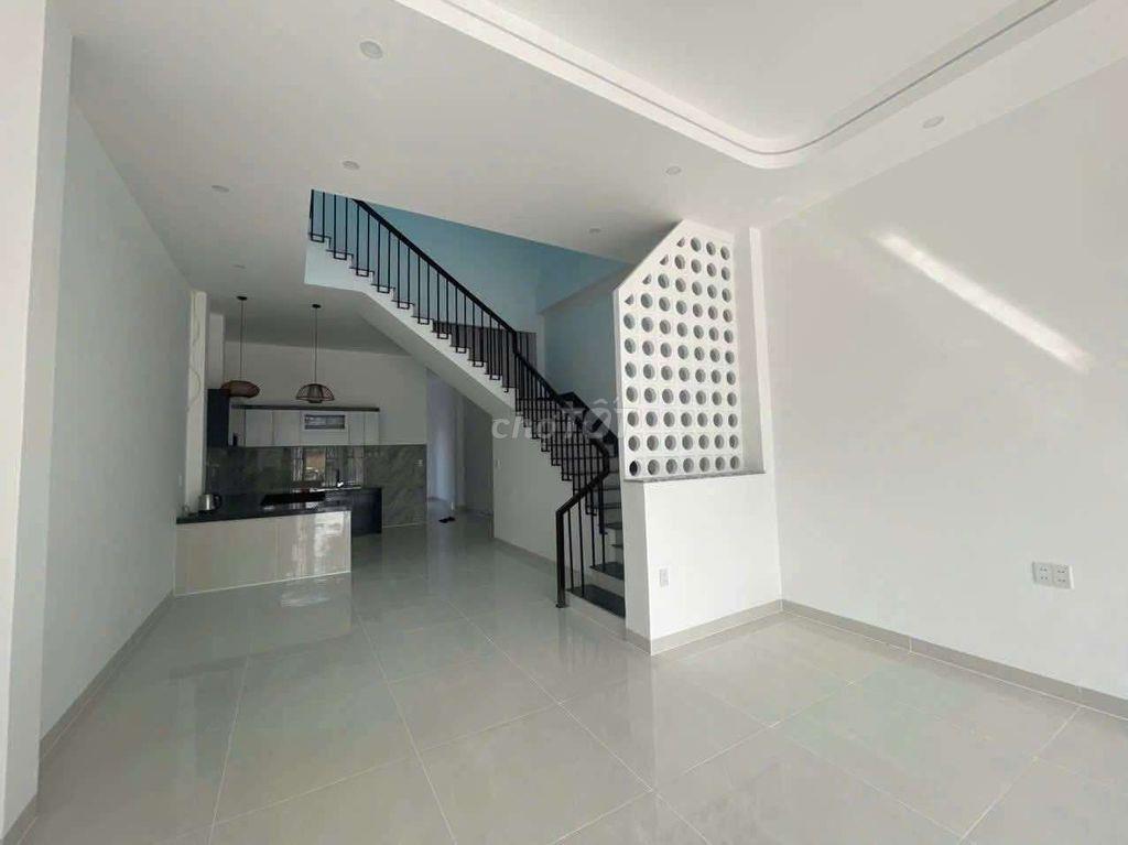 Bán nhà 1 trệt 1 lầu gần chi cục thuế bến cát bình dương