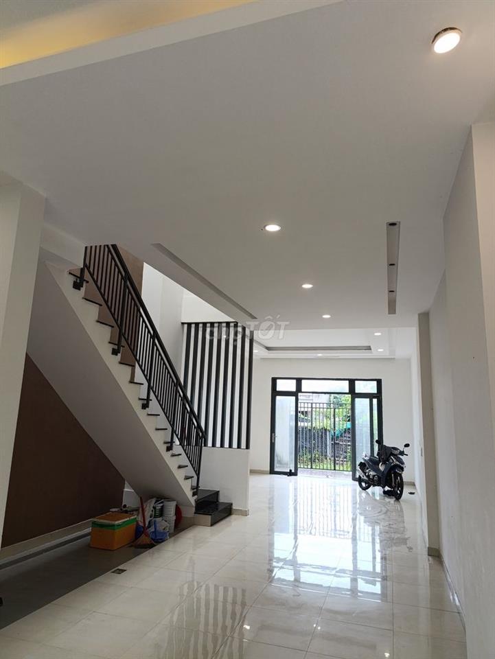 🏡 **CHÍNH CHỦ CẦN BÁN NHÀ ĐẸP – GIÁP THỊ TRẤN BẾN LỨC**