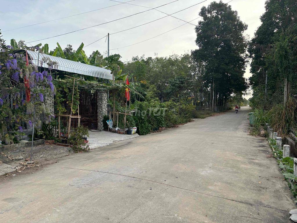 Cần bán gấp , Đất xây nhà diện tích rộng , sẵn thổ cư  ,
