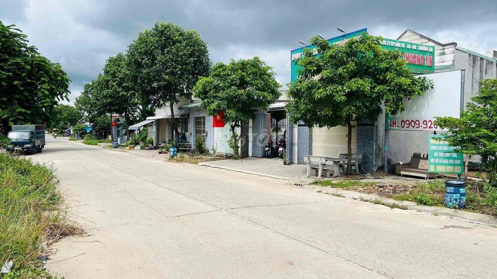Mình chính chủ bán lô đất 300m2 MP3, gần chợ , giá 2ty7