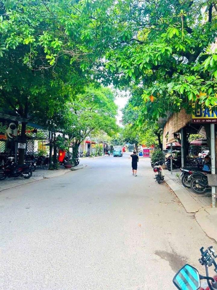 đất mặt tiền