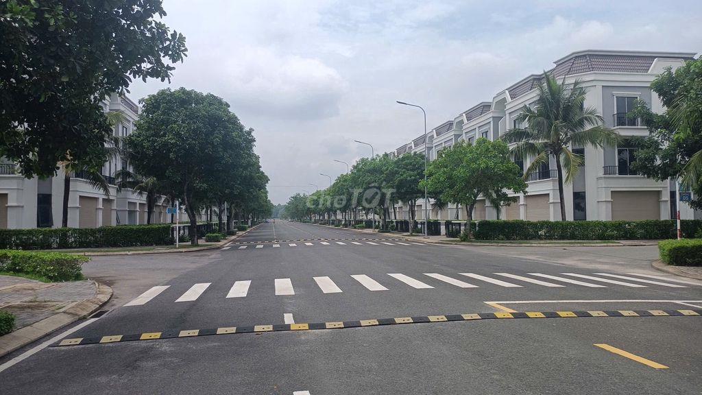 90m2 full thổ cư , nằm trong khu dân cư , đối diện 2 KCN