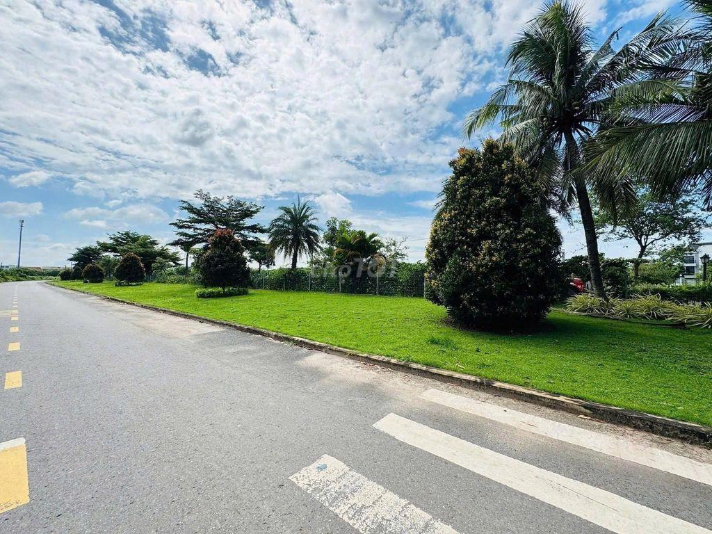 90m2 full thổ cư , nằm trong khu dân cư , đối diện 2 KCN