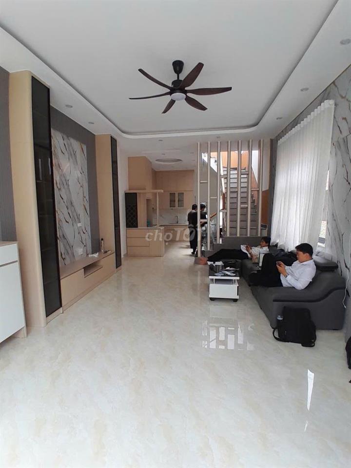 Cần bán nhà 1 trệt 2 lầu tại gần Ngã tư Bà Tri, Giá sở hữu 750