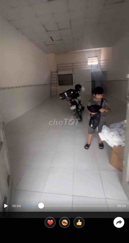 Nhà 100m2, phòng khách rộng, đường oto, chợ