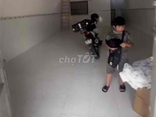 Nhà 100m2, phòng khách rộng, đường oto, chợ