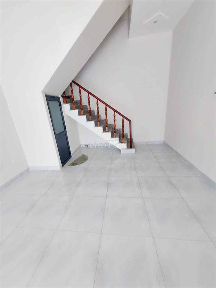 Cho thuê nhà 3 lầu Mặt tiền Trần Hưng Đạo dtsd 130m2