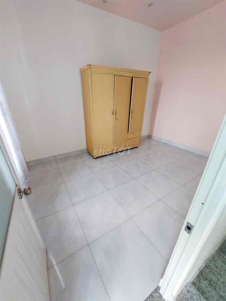 Cho thuê nhà 3 lầu Mặt tiền Trần Hưng Đạo dtsd 130m2