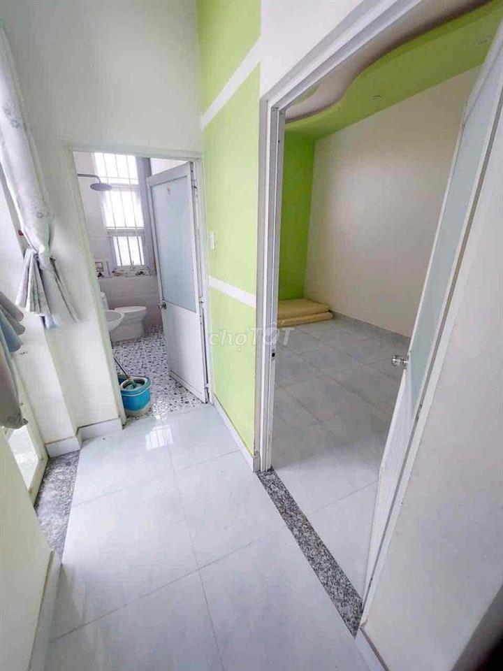 Cho thuê nhà 3 lầu Mặt tiền Trần Hưng Đạo dtsd 130m2