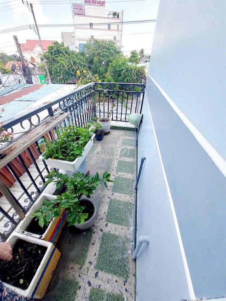 Cho thuê nhà 3 lầu Mặt tiền Trần Hưng Đạo dtsd 130m2