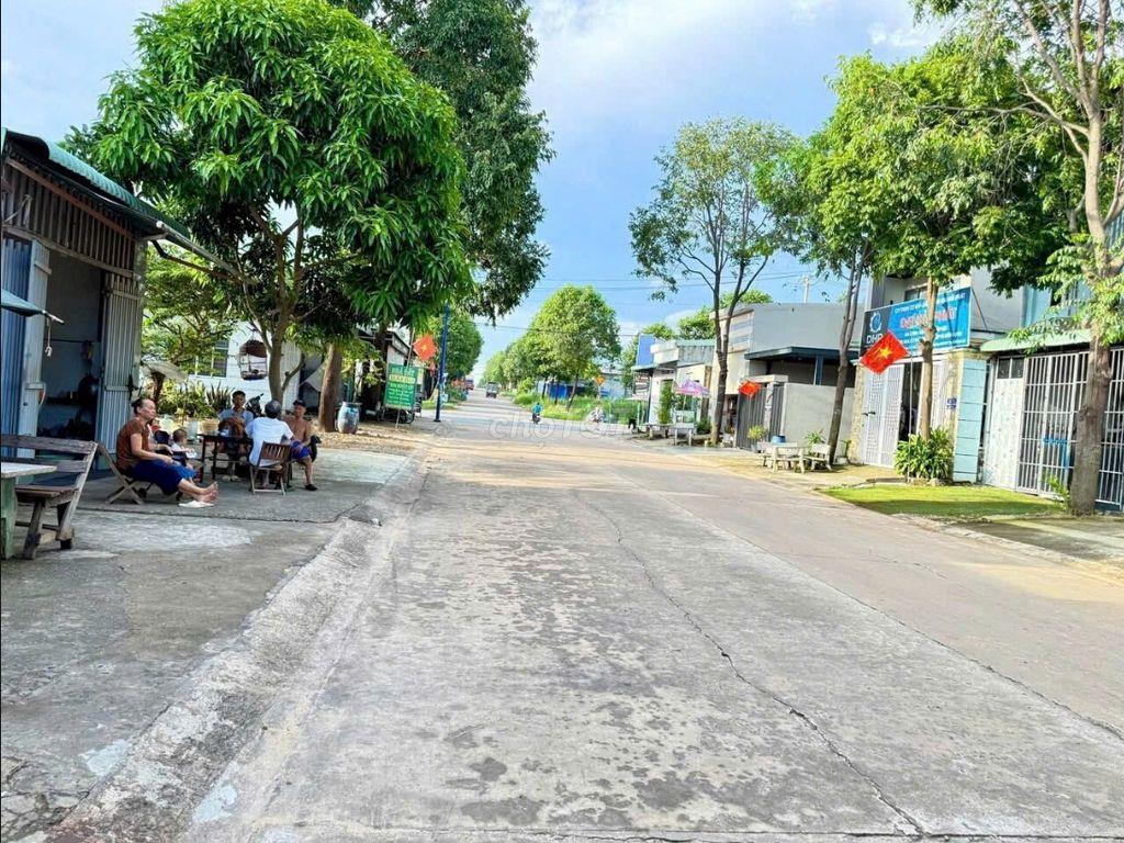 CẦN BÁN GẤP LÔ ĐẤT MẶT TIỀN ĐƯỜNG LÊ QUÝ ĐÔN DT 100M2, SỔ HỒNG RIÊNG