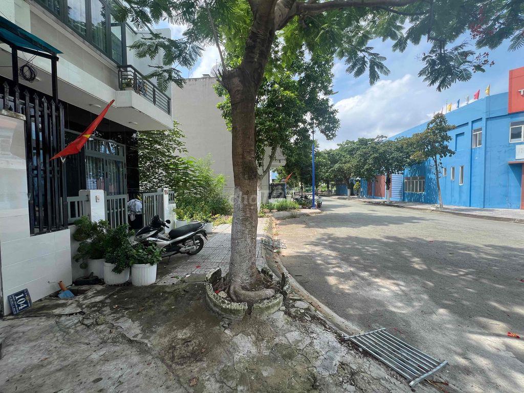 Phòng Máy Lạnh 17m2 Ngay ĐH Sức Khoẻ