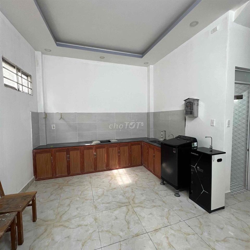Phòng Máy Lạnh 17m2 Ngay ĐH Sức Khoẻ