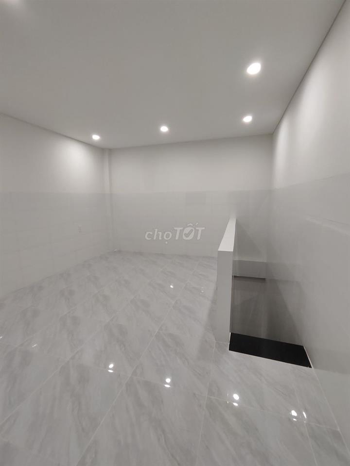 Nhà 1 trệt 1 lầu 45m2 ở Hiệp Thành