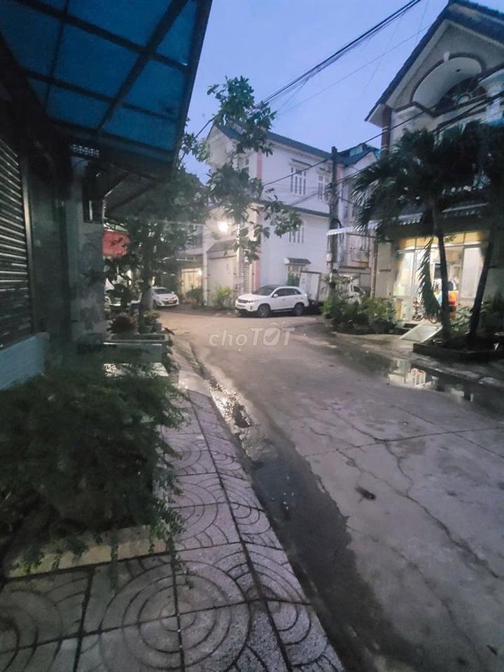Phòng cho thuê trong nhà nguyên căn gần KTX khu B