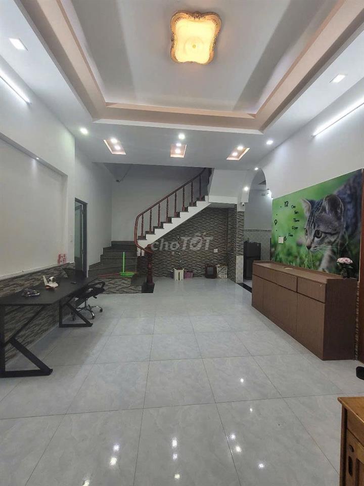 Phòng cho thuê trong nhà nguyên căn gần KTX khu B