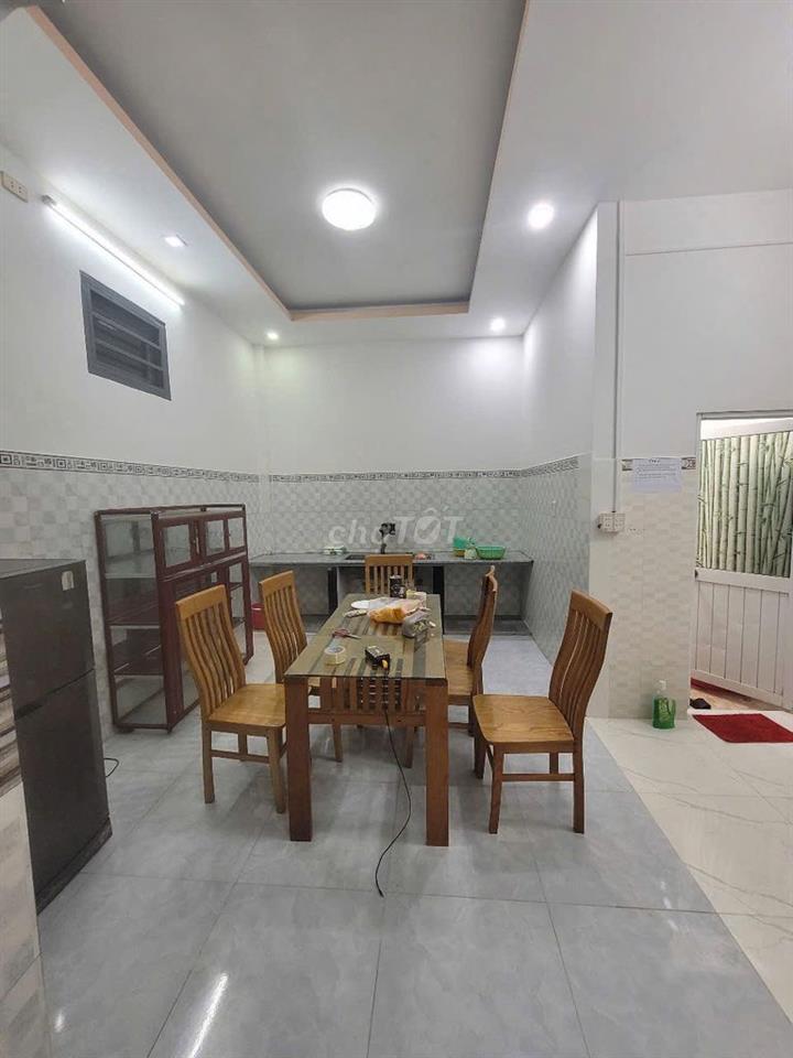 Phòng cho thuê trong nhà nguyên căn gần KTX khu B