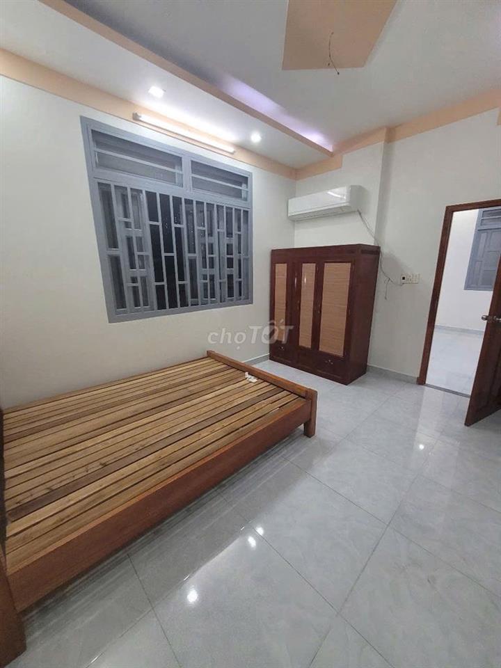 Phòng cho thuê trong nhà nguyên căn gần KTX khu B