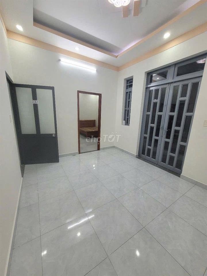 Phòng cho thuê trong nhà nguyên căn gần KTX khu B
