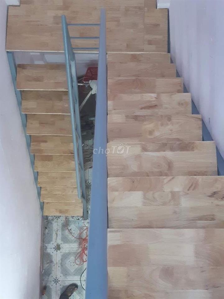 CHO THUE PHÒNG TRỌ MĂT TIỀN -LỘ GIỚI 30m - Đậu xe ô tô trước nhà-