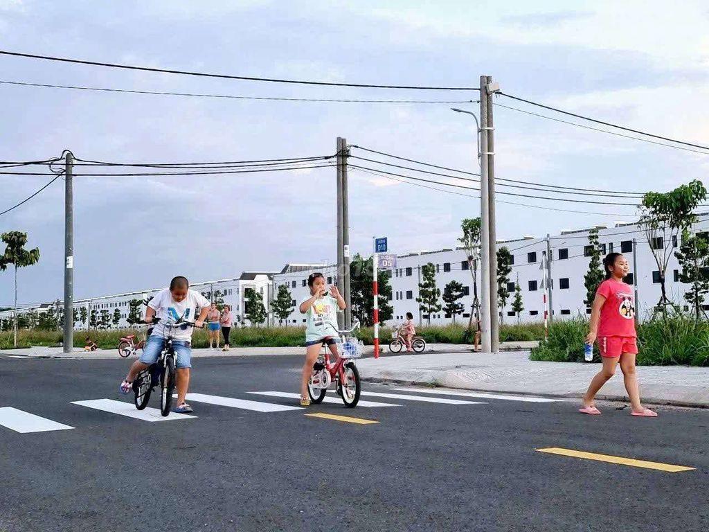 DO ĐI MỸ Ở CÙNG CON CHÁU NÊN CẦN BÁN GẤP LÔ ĐẤT 75M