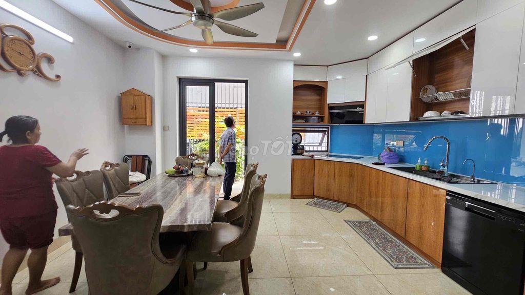 Cho Thuê Nhà KĐT Hà Quang 2 5phòng Ngủ Có Thang Máy