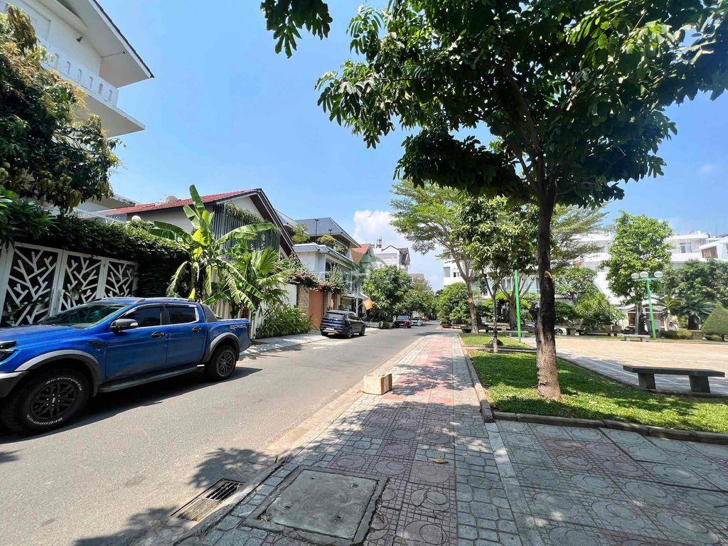 Biệt thự 7 phòng ngủ 630m2