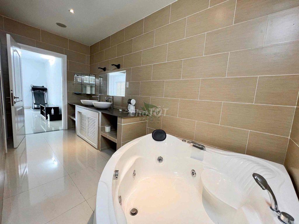 Biệt thự 7 phòng ngủ 630m2