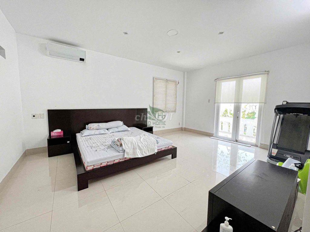 Biệt thự 7 phòng ngủ 630m2