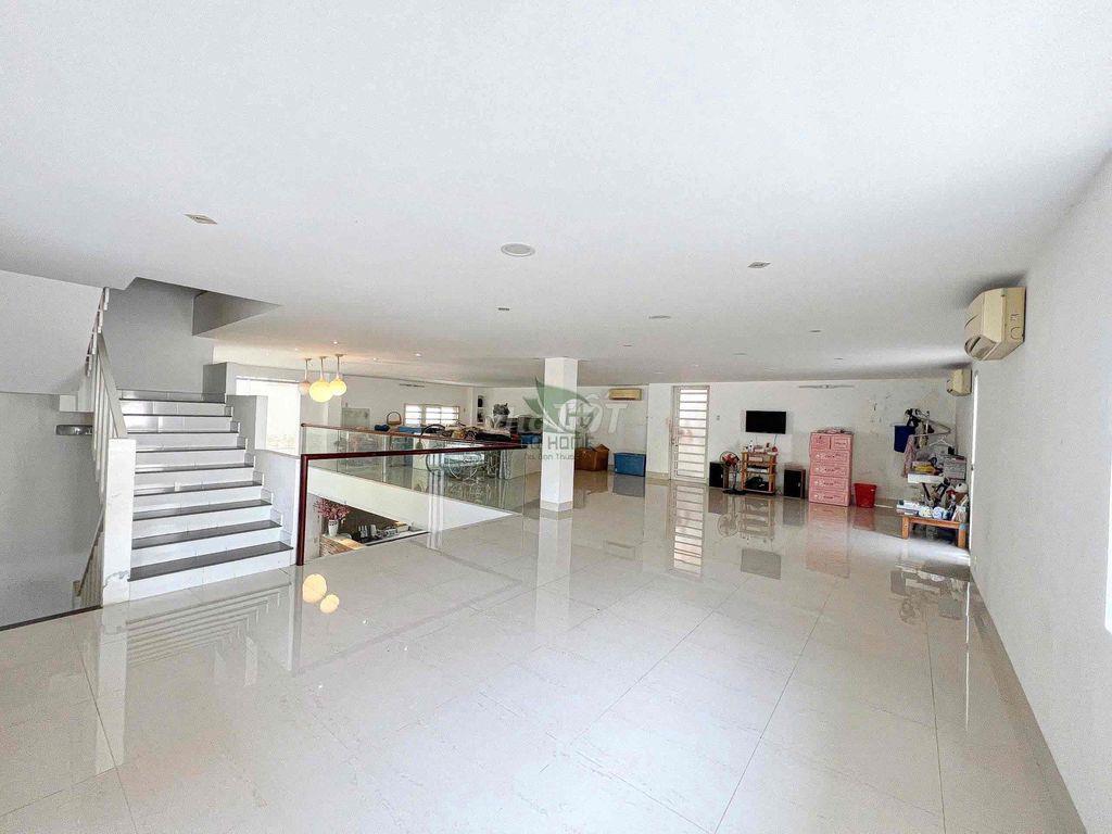 Biệt thự 7 phòng ngủ 630m2