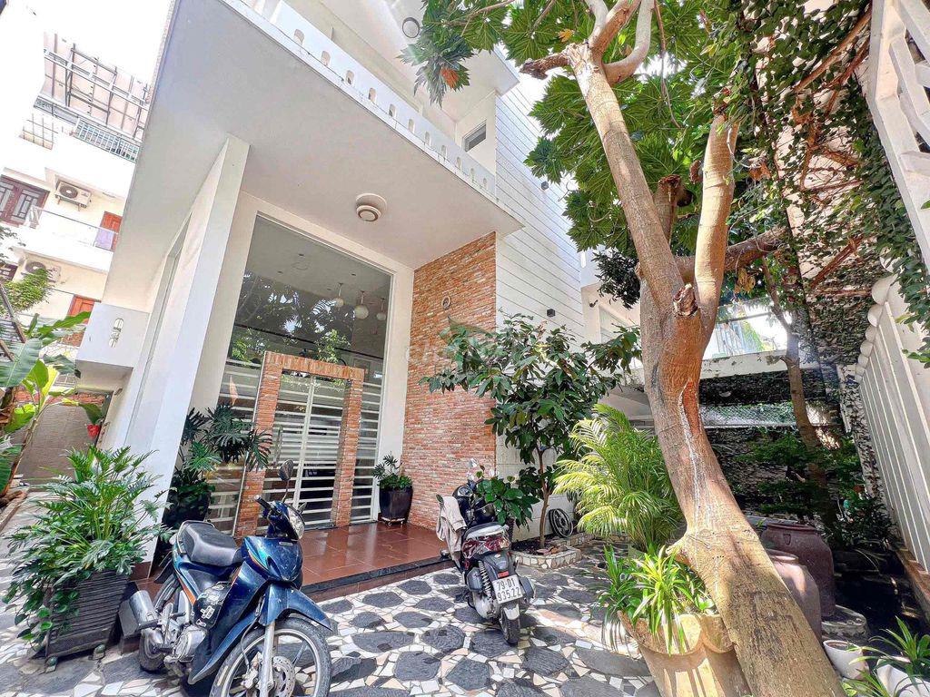 Biệt thự 7 phòng ngủ 630m2