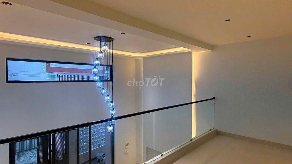 Cho thuê nhà nguyên căn cao cấp mới 100% gần biển Hòn Chồng Nha Trang