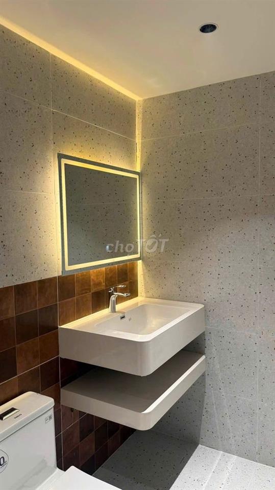 Cho thuê nhà nguyên căn cao cấp mới 100% gần biển Hòn Chồng Nha Trang