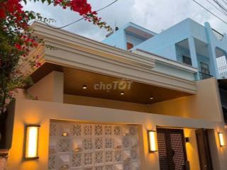 Cho thuê nhà nguyên căn cao cấp mới 100% gần biển Hòn Chồng Nha Trang