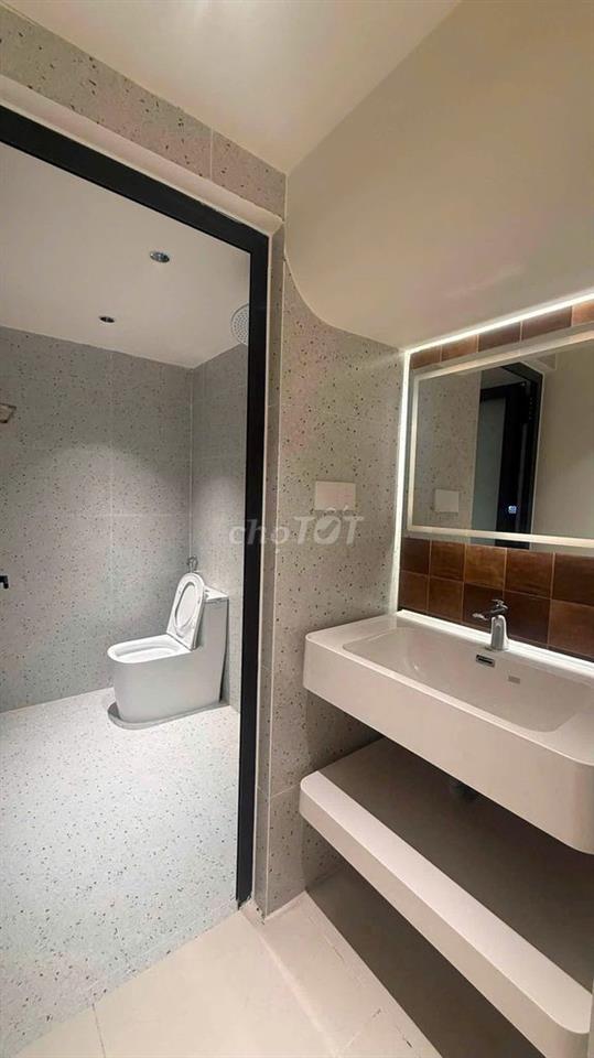 Cho thuê nhà nguyên căn cao cấp mới 100% gần biển Hòn Chồng Nha Trang